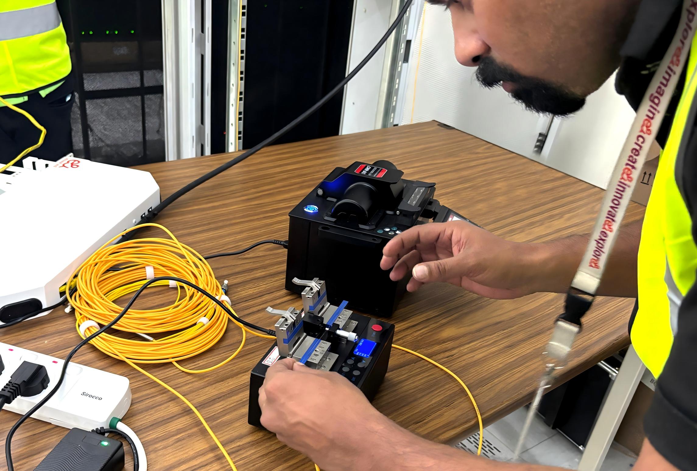 空芯光纤技术出海！中天科技赋能阿联酋e&中东试点